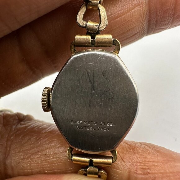 Vintage Timex Watch Women Gold Tone Manual Wind BROKEN Stretch Band Working - Picture 4 of 6